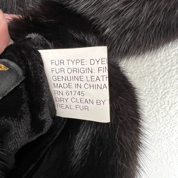 LIKE NEW Real Mink Fur Reversible Black Leather Vest - Picture 7 of 9